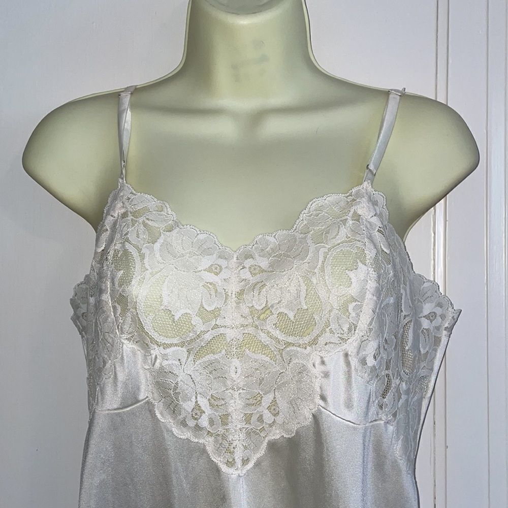 Vtg JCPENNEY cream colored full slip with‎ lace bodice - Picture 2 of 7